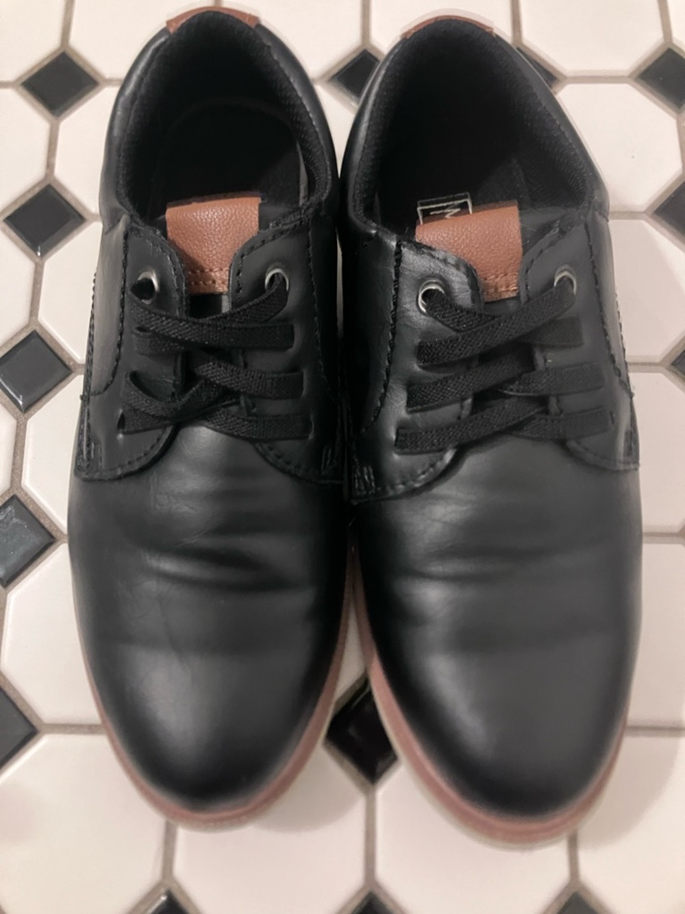 Max + Jake Kids Black Dress Oxfords with Brown Tongue Detail size 1